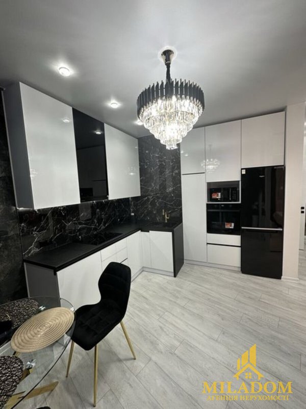 Продаж квартири 2-кімн., 43 м², Приморський — фото 1
