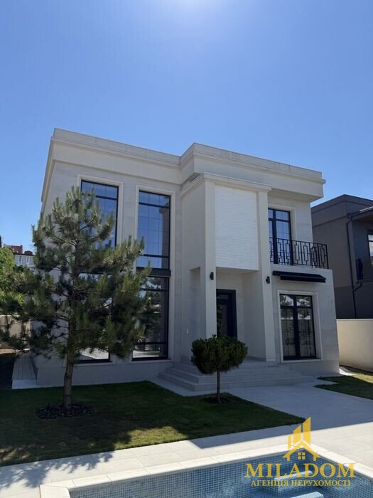 Продаж сучасного будинку в Совіньйоні — 253,4 м², 5 кімнат, басейн, гараж та ділянка 7,5 сотки — фото 2