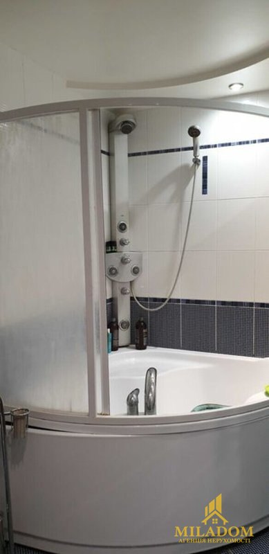 Продам простору 3-кiмнатну квартиру 132 кв.м. с паркомiстом. — photo 9