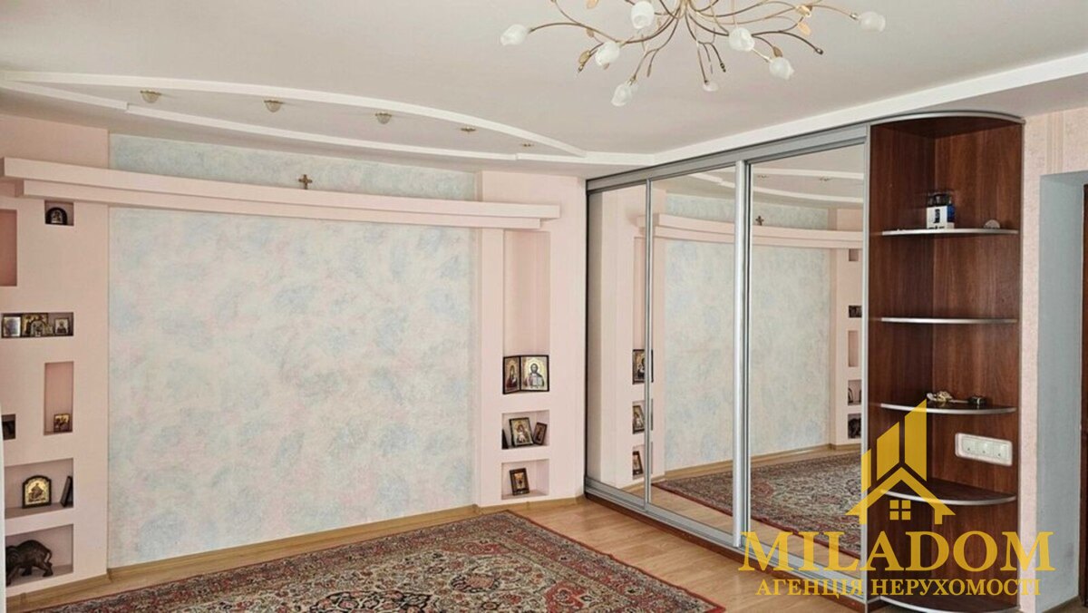 Продам простору 3-кiмнатну квартиру 132 кв.м. с паркомiстом. — photo 1