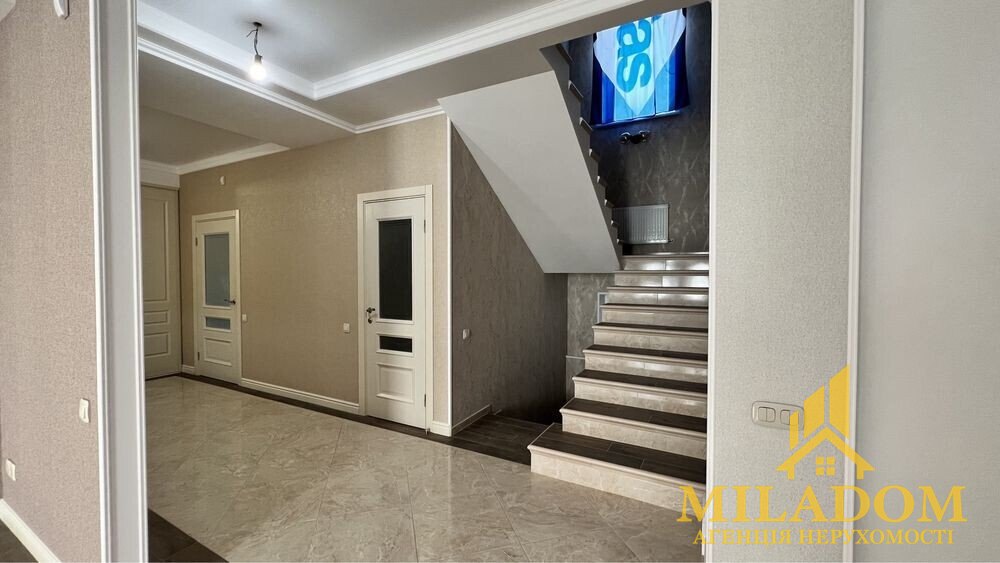 Продаж двоповерхового будинку 3 рівні в Марин Віллас, Совіньйон — 4 спальні, підвал та продумане утеплення — фото 3