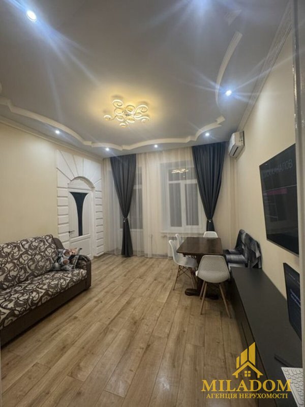 Продаж квартири 3-кімн., 49 м², Приморський — фото 1