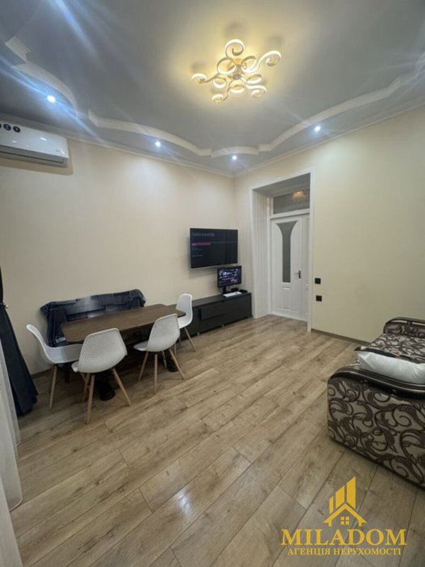 Продаж квартири 3-кімн., 49 м², Приморський — фото 2