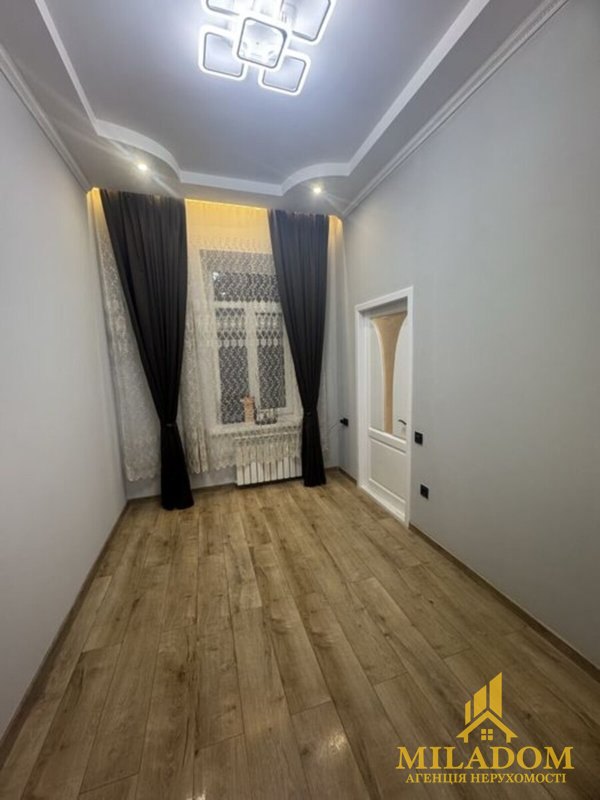 Продаж квартири 3-кімн., 49 м², Приморський — фото 3