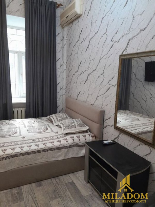 Продаж квартири 2-кімн., 30 м², Приморський — фото 1