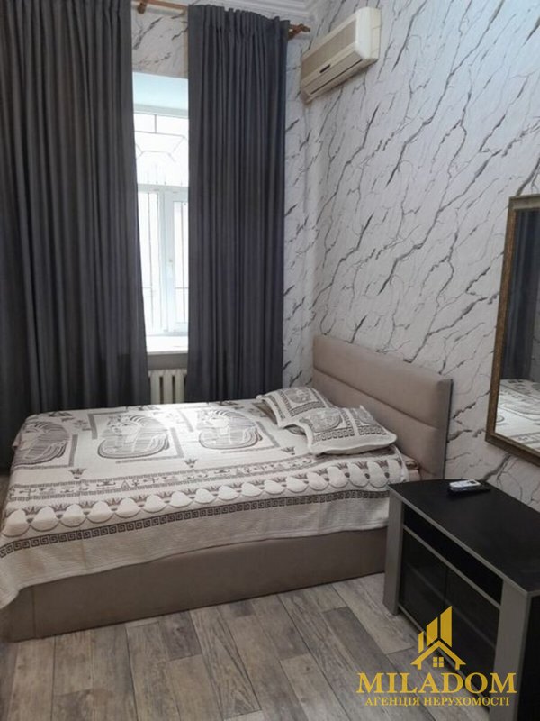 Продаж квартири 2-кімн., 30 м², Приморський — фото 2