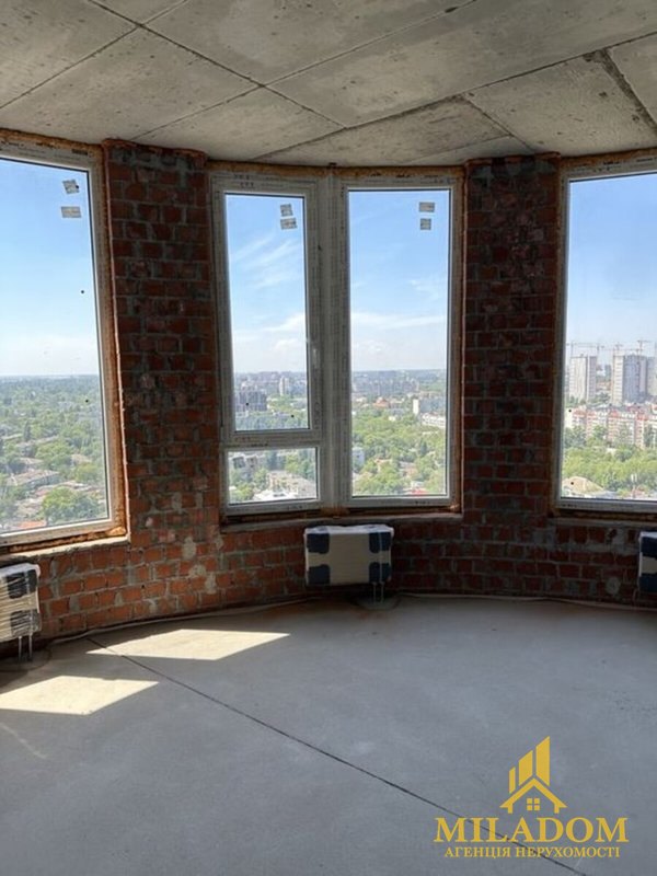 Видова 4-кімнатна квартира 100 м² у ЖК «Модерн» на 6-й станції Великого Фонтану — фото 2