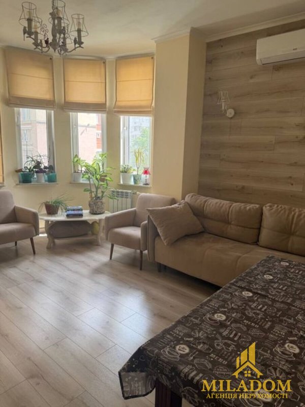 Продаж квартири 4-кімн., 119 м², Київський — фото 1
