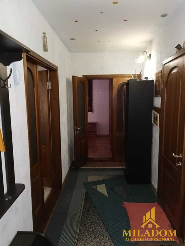 У продажу простора 2-кімнатна квартира у Малиновському районі, вул. Скворцова — zdjęcie 3
