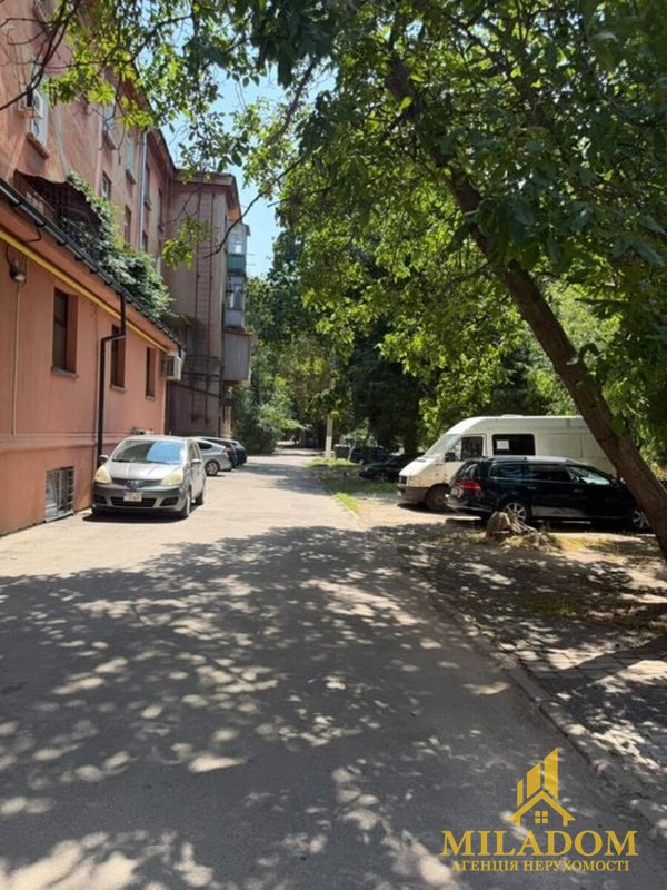 Продаж 2-кімнатної квартири в сталінці на вул. Середньофонтанська, 32 — 57 м², ремонт, індивідуальне газове опалення — фото 2