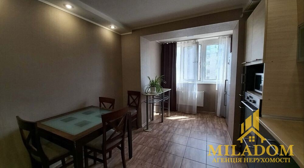 Простора 1-кімнатна квартира 50 м² із ремонтом на Слобідці, вул. Сергія Ядова — снимка 3