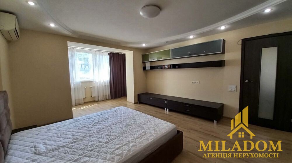 Простора 1-кімнатна квартира 50 м² із ремонтом на Слобідці, вул. Сергія Ядова — снимка 5
