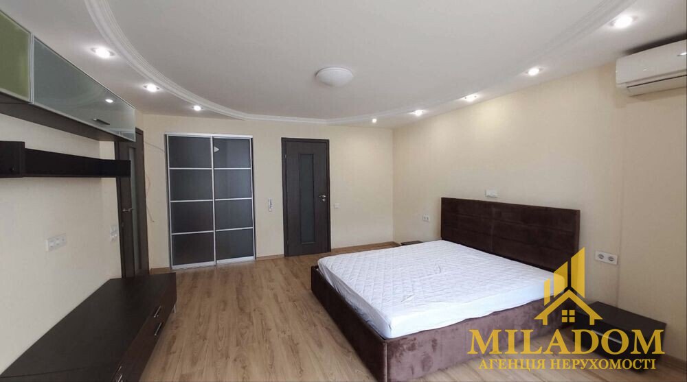 Простора 1-кімнатна квартира 50 м² із ремонтом на Слобідці, вул. Сергія Ядова — снимка 4