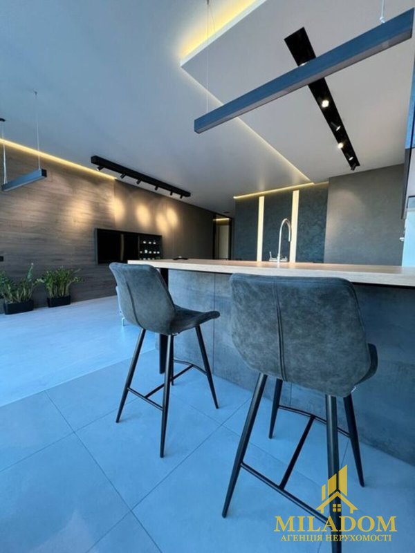 Продаж квартири 3-кімн., 108 м², Київський — фото 1