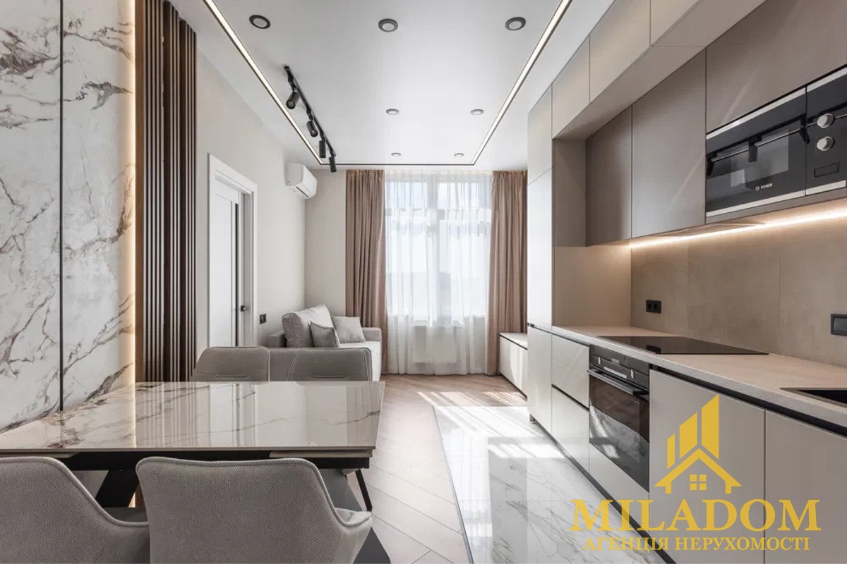 Продаж квартири 3-кімн., 65 м², Приморський — фото 1