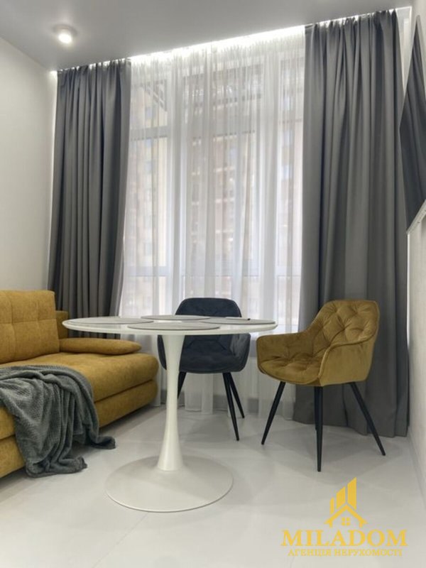 Продаж квартири 2-кімн., 35 м², Приморський — фото 2
