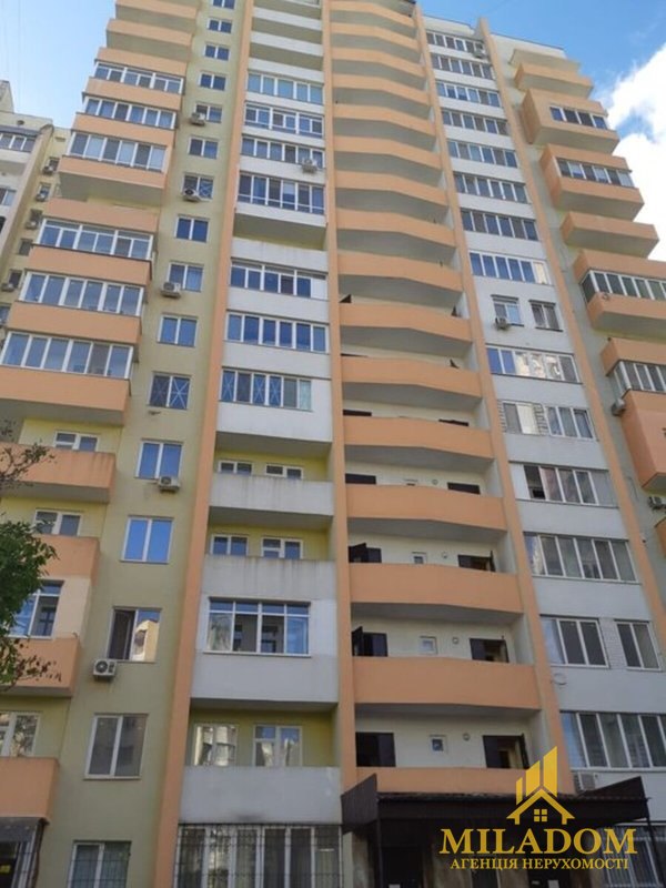 Продажба апартаменти 3-стаен, 88 м², Приморський — снимка 1