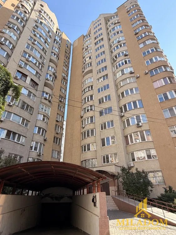Продаж 2-кімнатної квартири 79 м² на вулиці Добровольців (Говорова) біля парку Перемоги — фото 9